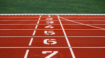 學校塑膠跑道操場有什么優點？