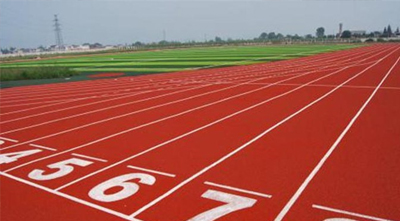 塑膠跑道遇熱會(huì)釋放有毒氣體嗎？