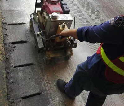 機械清除舊標線