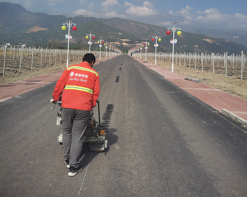 涼山道路劃線