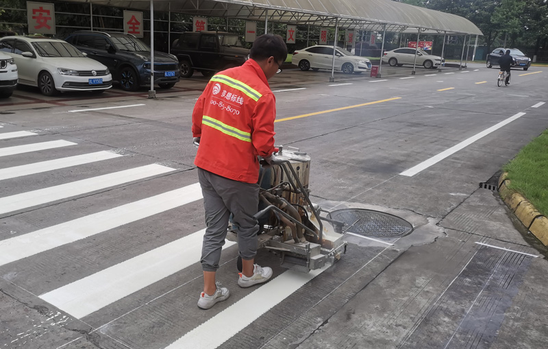 熱熔標(biāo)線施工