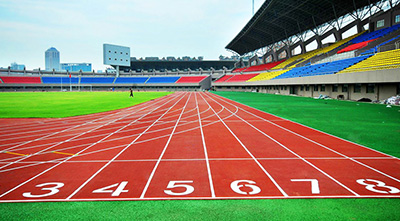 學(xué)校塑膠跑道施工基層如何修補？