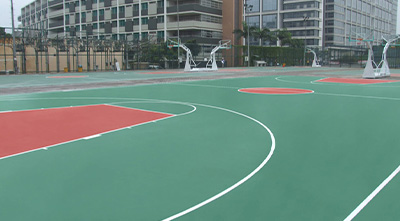 學校球場一定要選硅PU嗎？