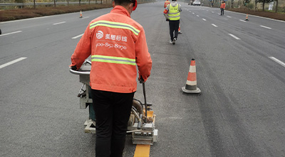 高速公路上進行熱熔標線施工有哪些注意事項？