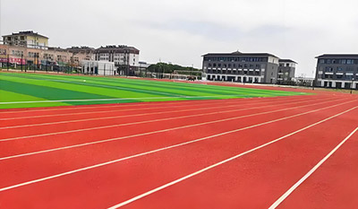  塑膠跑道施工基面不平怎么辦？